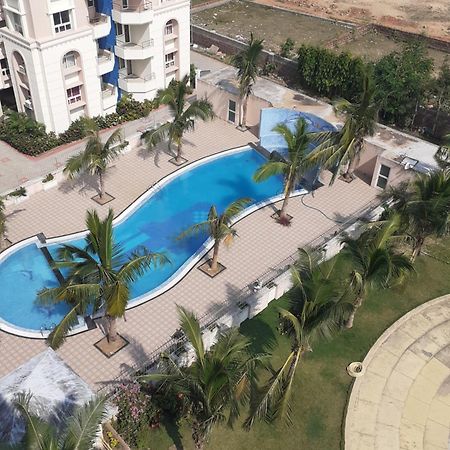 La Platina Premium Suites, Near Puri Sea Beach Bagian luar foto