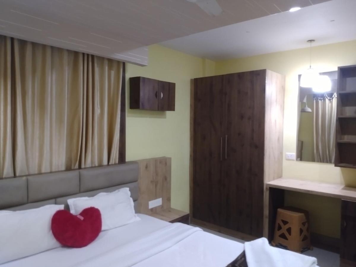 La Platina Premium Suites, Near Puri Sea Beach Bagian luar foto
