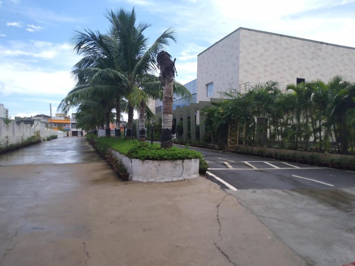 La Platina Premium Suites, Near Puri Sea Beach Bagian luar foto
