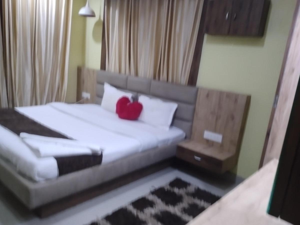 La Platina Premium Suites, Near Puri Sea Beach Bagian luar foto