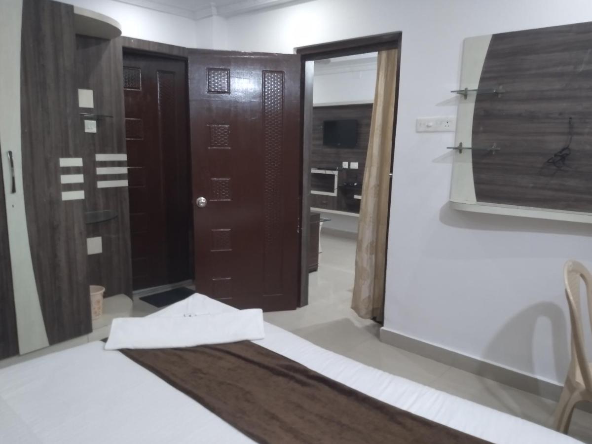 La Platina Premium Suites, Near Puri Sea Beach Bagian luar foto