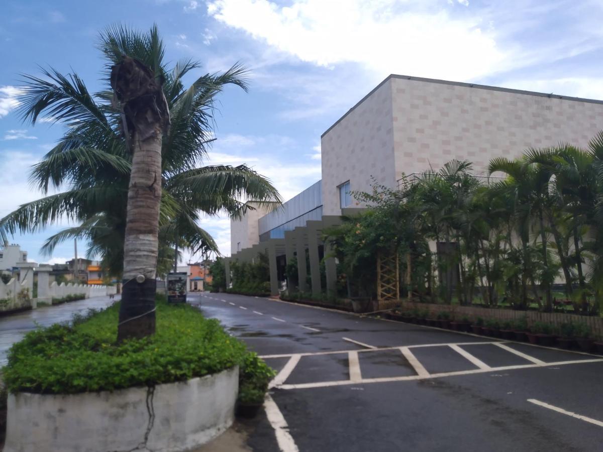 La Platina Premium Suites, Near Puri Sea Beach Bagian luar foto