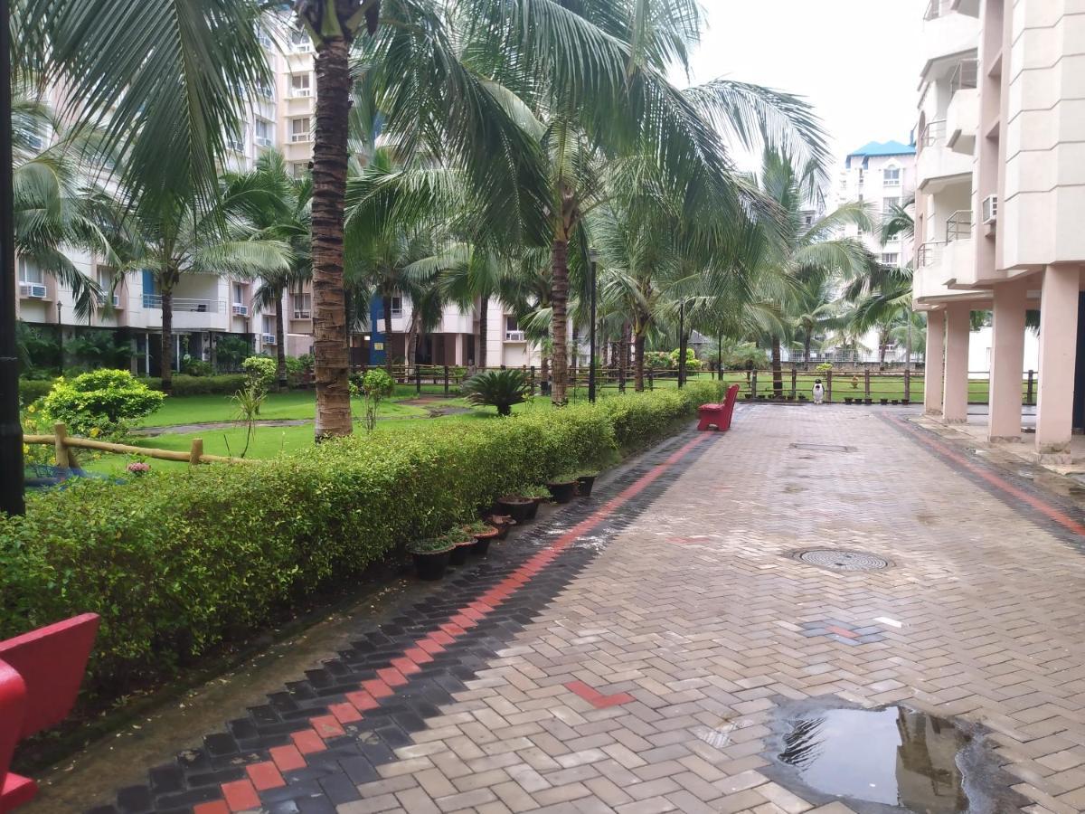 La Platina Premium Suites, Near Puri Sea Beach Bagian luar foto