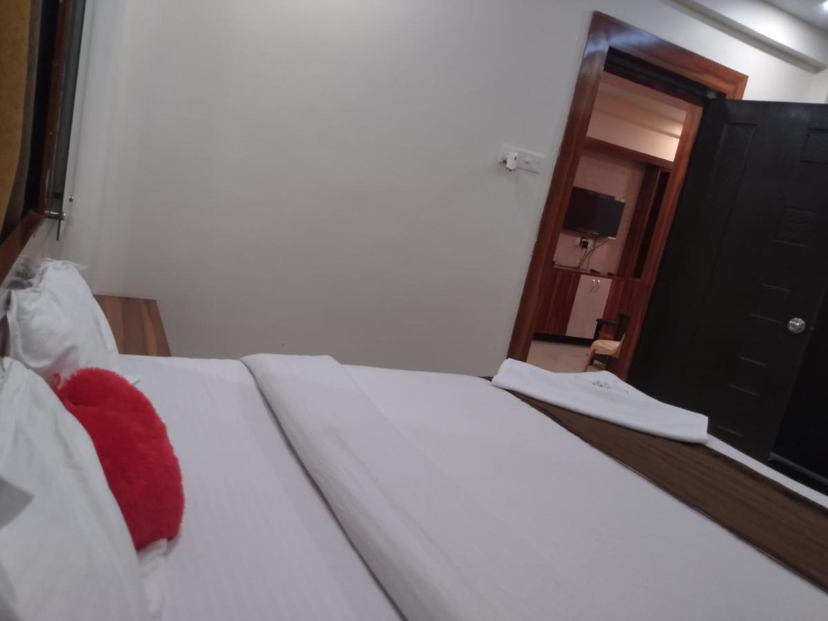 La Platina Premium Suites, Near Puri Sea Beach Bagian luar foto
