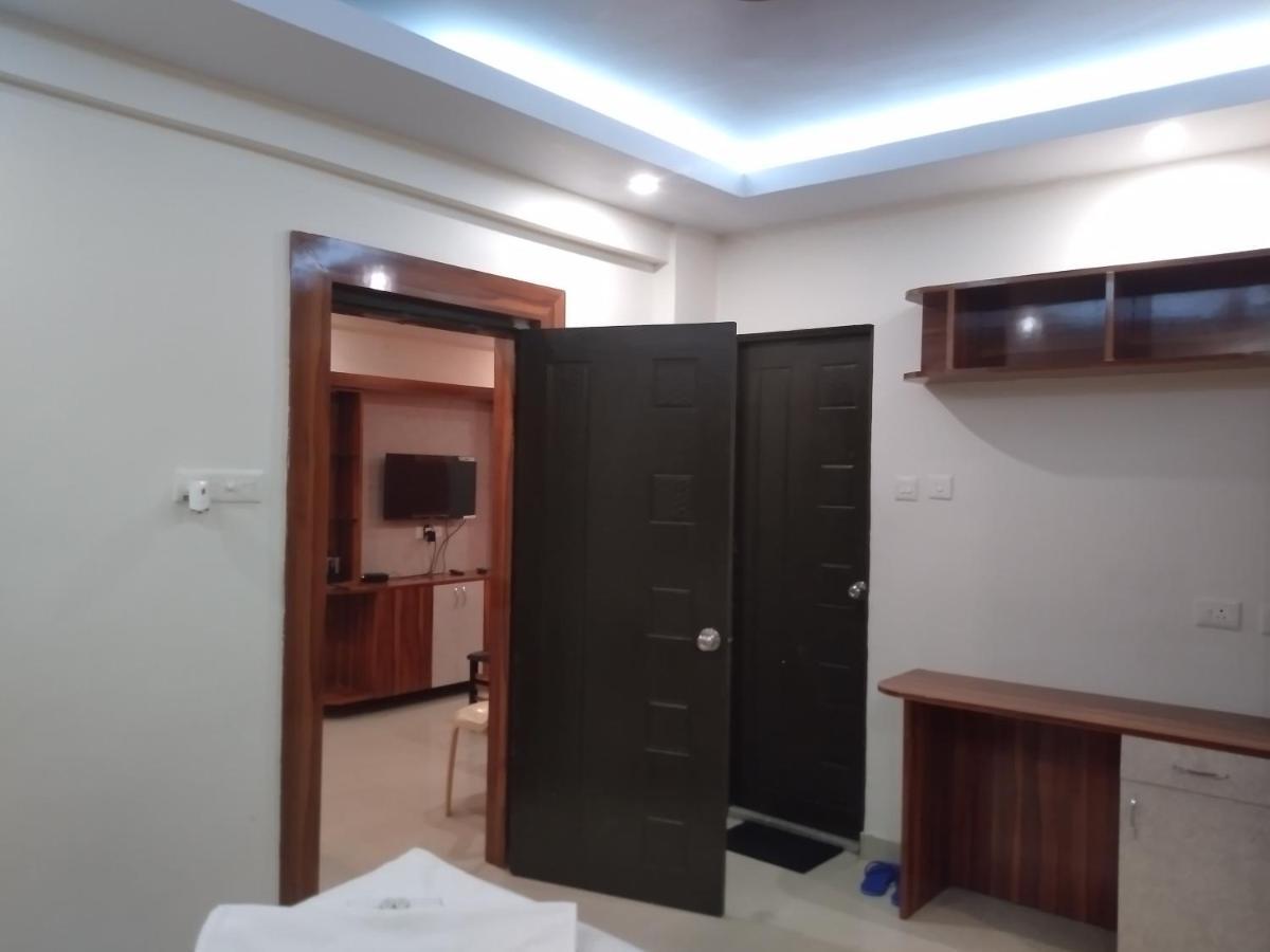 La Platina Premium Suites, Near Puri Sea Beach Bagian luar foto