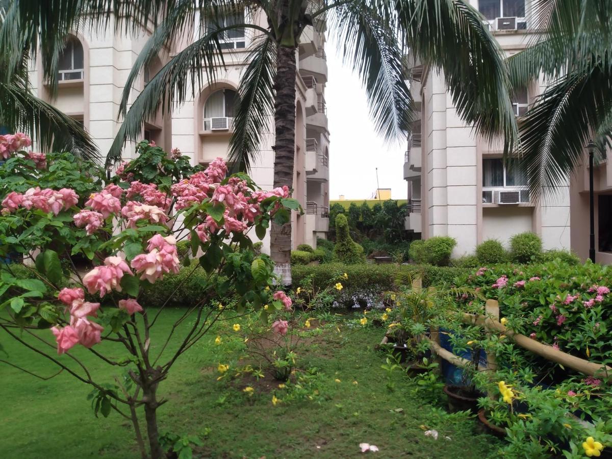 La Platina Premium Suites, Near Puri Sea Beach Bagian luar foto