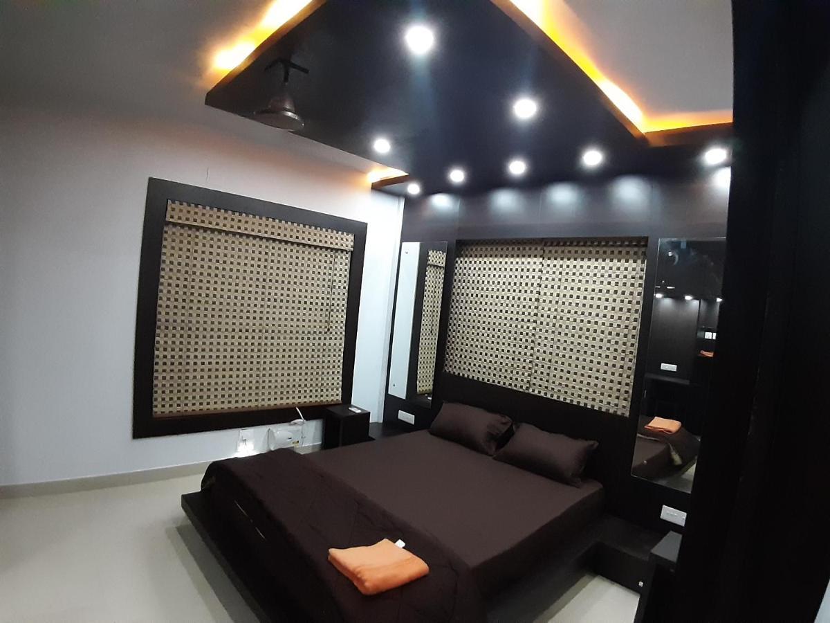 La Platina Premium Suites, Near Puri Sea Beach Bagian luar foto