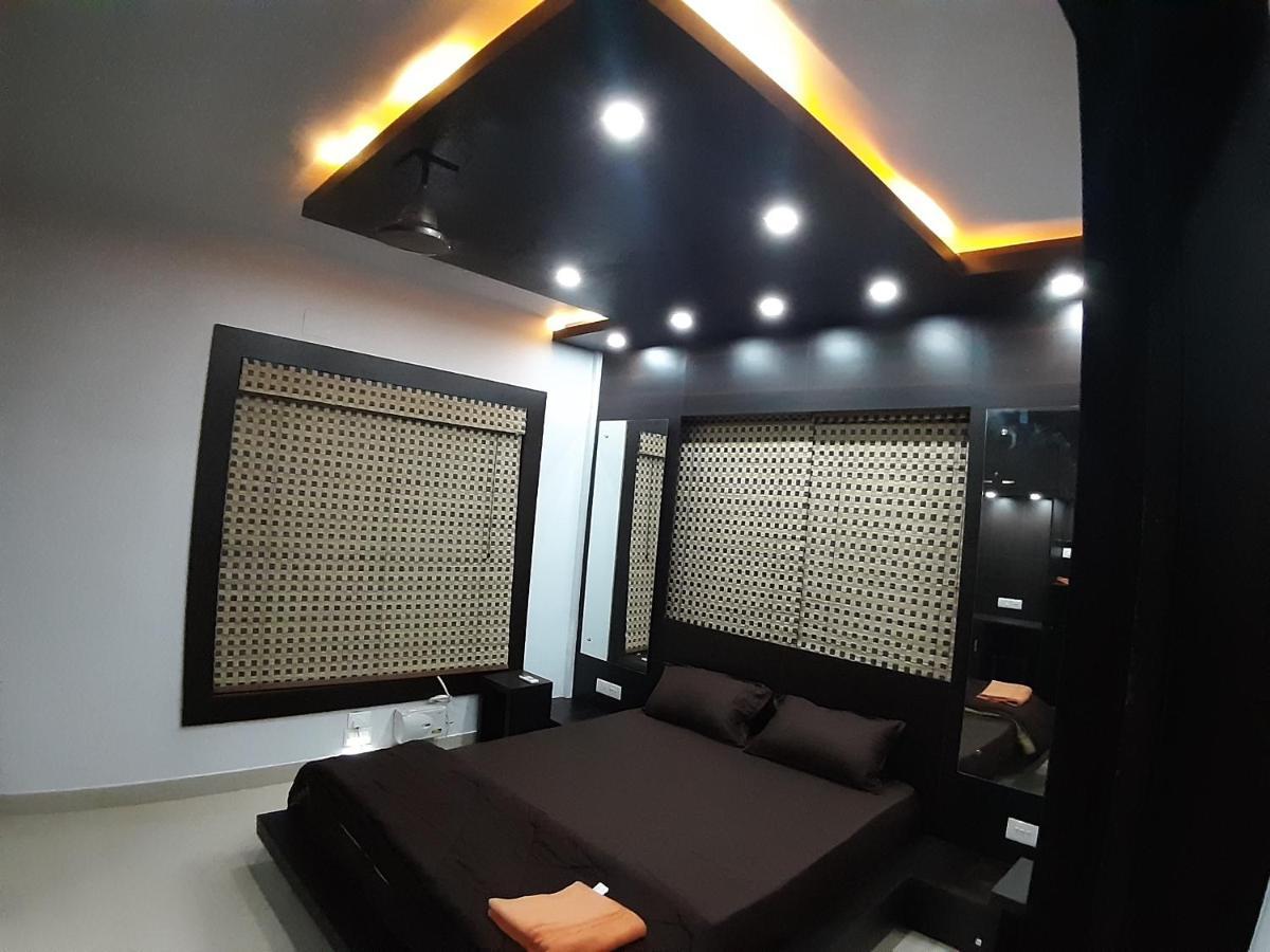 La Platina Premium Suites, Near Puri Sea Beach Bagian luar foto