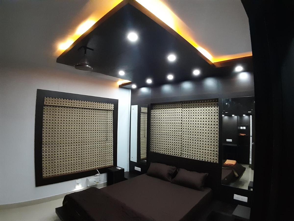 La Platina Premium Suites, Near Puri Sea Beach Bagian luar foto