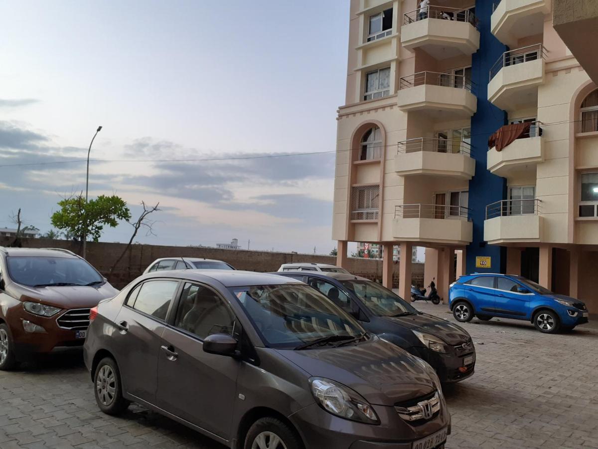 La Platina Premium Suites, Near Puri Sea Beach Bagian luar foto